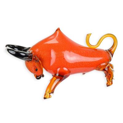 A MURANO STYLE GLASS FIGURINE OF A BULL