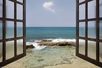 Karo-art Schilderij - Uitzicht op zee door raam,  2 maten, Premium print - thumbnail