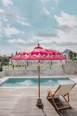 Bali parasol - Fuchsia met gouden franje - 250cm