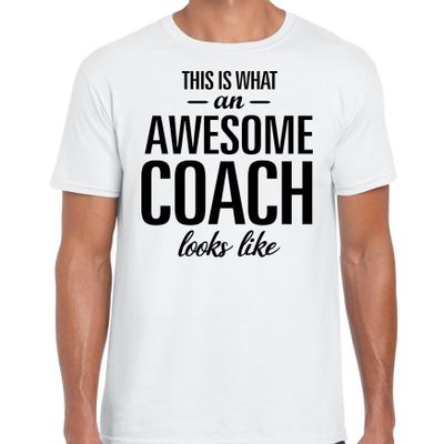 This is what an awesome coach looks like cadeau t-shirt wit heren