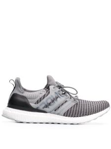 adidas baskets Ultraboost Adidas x UNDEFEATED - Gris