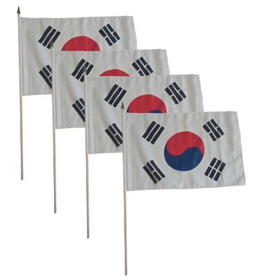Set van 4x stuks luxe zwaaivlaggen Zuid Korea 30 x 45 cm op houten stokje