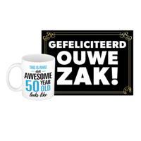Verjaardag cadeau koffiemok 50 jaar - man - awesome - met gefeliciteerd ouwe zak wenskaart
