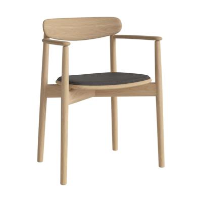 Bolia Merge eetkamerstoel met arm Soil Dark Brown wit gepigmenteerd geolied eiken