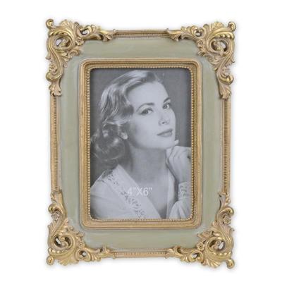 A RESIN PHOTO FRAME