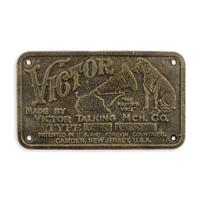A CAST IRON "VICTOR TALKING MCH CO." PLAQUE A CAST IRON "VICTOR TALKING MCH CO." PLAQUE