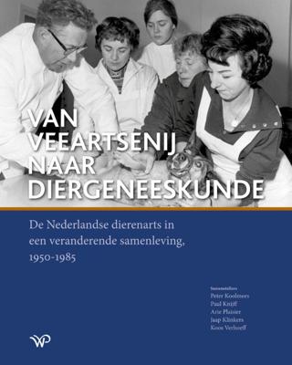 Van veeartsenij naar diergeneeskunde (Hardback)