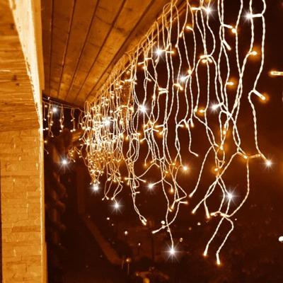 LED Kerstverlichting IJspegels - 15 meter - 300 Leds - 75 strengen (40 cm) - Warm Wit 2700K - IP44