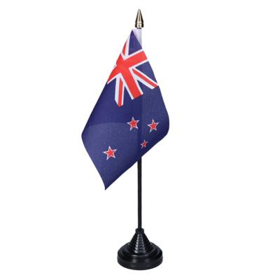 Vlag Nieuw Zeeland tafelvlaggetjes - 1x stuks - 10 x 15 cm vlag - met zwarte standaard