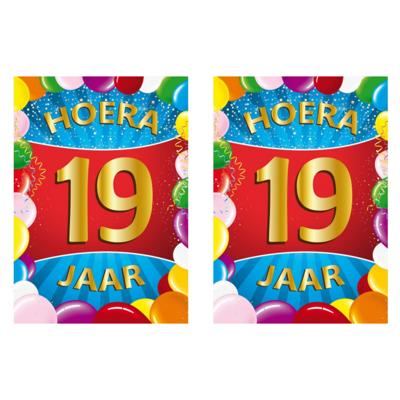 Verjaardag deurposter - 2x - 19 jaar - multi - 59 x 84 cm - leeftijd feestartikelen