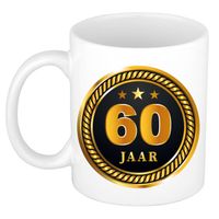 60 jaar jubileum/ verjaardag cadeau beker met zwart/ gouden medaille - 60 jaar getrouwd cadeau - feest mokken