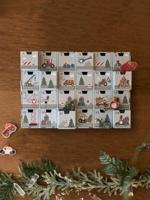 Adventskalender met FSC® houten speelgoed grijs