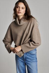 Oversized cashmere trui met hoge kraag