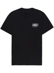 sacai x Eric Haze t-shirt à imprimé Onekindword - Noir