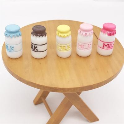 3 stuks 1:12 Mini Doll House Pocket meubilair ornamenten simulatie melk fles willekeurige kleur levering