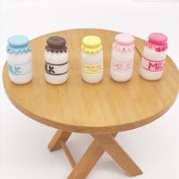 3 stuks 1:12 Mini Doll House Pocket meubilair ornamenten simulatie melk fles willekeurige kleur levering