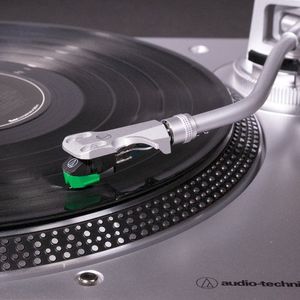 Audio-Technica AT-LP120X Draaitafel met directe aandrijving Zilver Handmatig