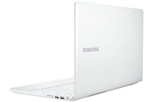 Samsung ATIV NT450R5G Notebook 39,6 cm (15.6") Derde generatie Intel® Core™ i5 8 GB DDR3-SDRAM 1000 GB HDD NVIDIA® GeForce® GT 710M Windows 8 Wit