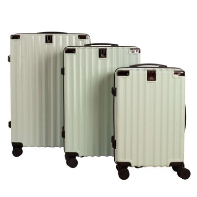 WILLIAM MARTIN NAVIGATOR 3-PIECE LUGGAGE SET WILLIAM MARTIN NAVIGATOR 3-PIECE LUGGAGE SET