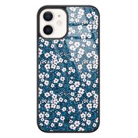 iPhone 12 glazen hardcase - Bloemen blauw iPhone 12 glazen hardcase - Bloemen blauw