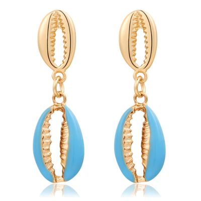 Goudkleurige dames oorbellen hangers met dubbele blauwe schelpjes