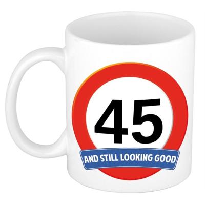 Koffie mok / cadeau beker - 45 jaar - verjaardag - still looking good - wit - stopbord Koffie mok / cadeau beker - 45 jaar - verjaardag - still looking good - wit - stopbord
