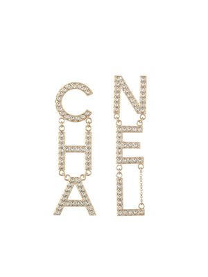 CHANEL Pre-Owned boucles d'oreilles dépareillées à ornements en cristal
