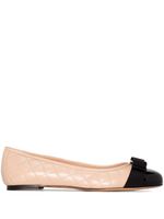 Ferragamo ballerines matelassées - Tons neutres