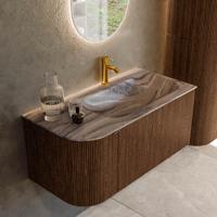 Badmeubel Mondiaz Kurve-Dlux | 95 cm | Meubelkleur Walnut | Wastafelkleur Sombra | Solid surface | Wasbak rechter zijde spoelbak | 1 kraangat