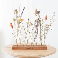 Droogbloemen in gepersonaliseerde houten houder met naam - thumbnail