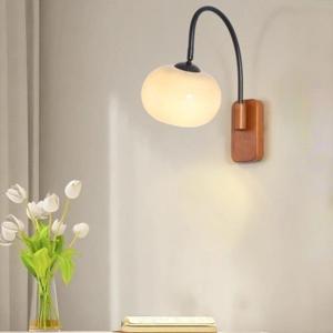 Bauhaus Kaki Draaibare Glazen Wandlamp Met Houten Afwerking