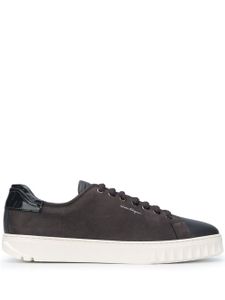 Ferragamo baskets à empiècements contrastants - Gris