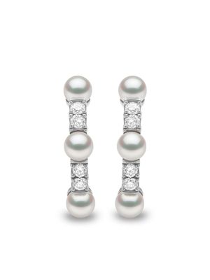 Yoko London boucles d'oreilles Eclipse en or blanc 18ct serties de perles d'Akoya et de diamants - Argent