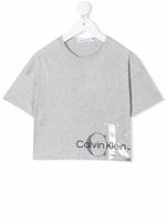 Calvin Klein Kids t-shirt crop en coton biologique - Gris