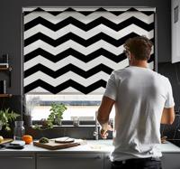 Wit en zwart visgraatpatroon raambekleding keuken