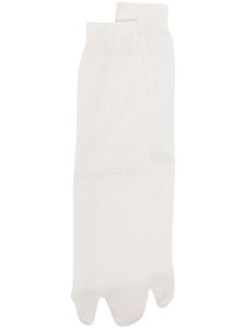 Maison Margiela chaussettes longues en maille - Blanc