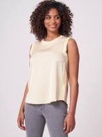 Elastische zijden top met ribgebreide details