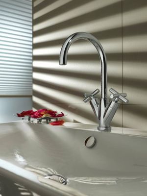 Hotbath Wastafelmengkraan Chap Draaibare Uitloop 1-hendel Gebogen 29.3 cm - Chroom Hotbath Wastafelmengkraan Chap Draaibare Uitloop 1-hendel Gebogen 29.3 cm - Chroom