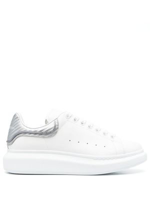 Alexander McQueen baskets à semelle épaisse - Blanc
