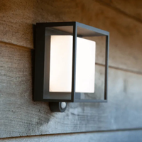 Buitenlamp met ingebouwd zonnepaneel &apos;Curtis&apos; zwart staal vierkant 19 cm - thumbnail