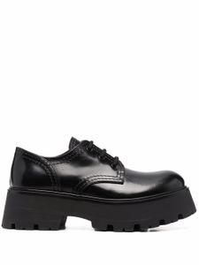 Alexander McQueen derbies en cuir verni - Noir