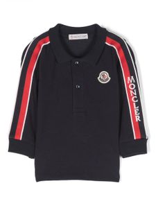 Moncler Enfant polo rayé à patch logo - Bleu