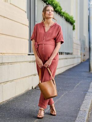 Jumpsuit voor zwangere vrouwen van biologisch katoenen gaas terracotta