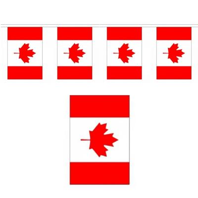 Canada Vlaggetjes vlaggenlijn slinger - 900 cm - polyester - binnen/buiten - versiering/feestartikel