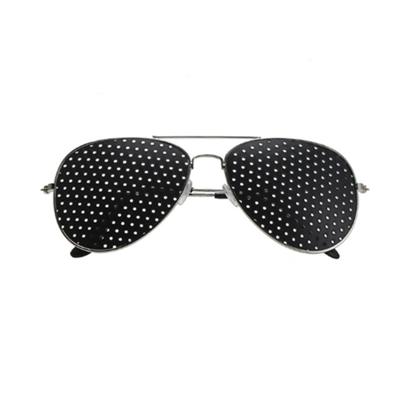 2 PC's Pin-hole glazen Pin Hole zonnebril Eye oefening natuurlijke helende visie correctie van het gezichtsvermogen en verbetering (zilveren kleur Fr