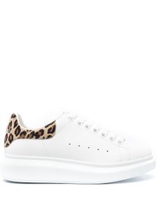 Alexander McQueen baskets Oversized à imprimé léopard - Blanc