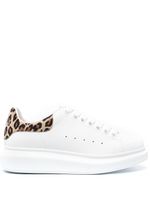 Alexander McQueen baskets Oversized à imprimé léopard - Blanc