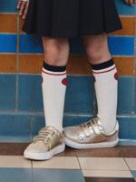 Leren kindersneakers met klittenband, kleutercollectie goud Leren kindersneakers met klittenband, kleutercollectie goud