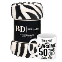 Cadeau verjaardag 50 jaar/ Sarah vrouw set - Fleece plaid/deken zebra print met Awesome 50 year mok   - - thumbnail