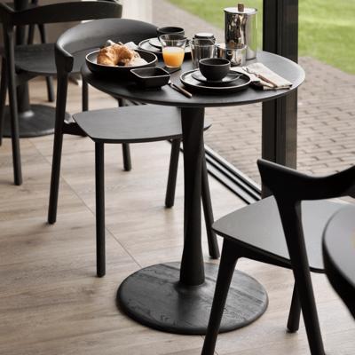 Ethnicraft Ronde Bistrotafel 'Torsion' Gevernist Eikenhout, 70cm, kleur Zwart